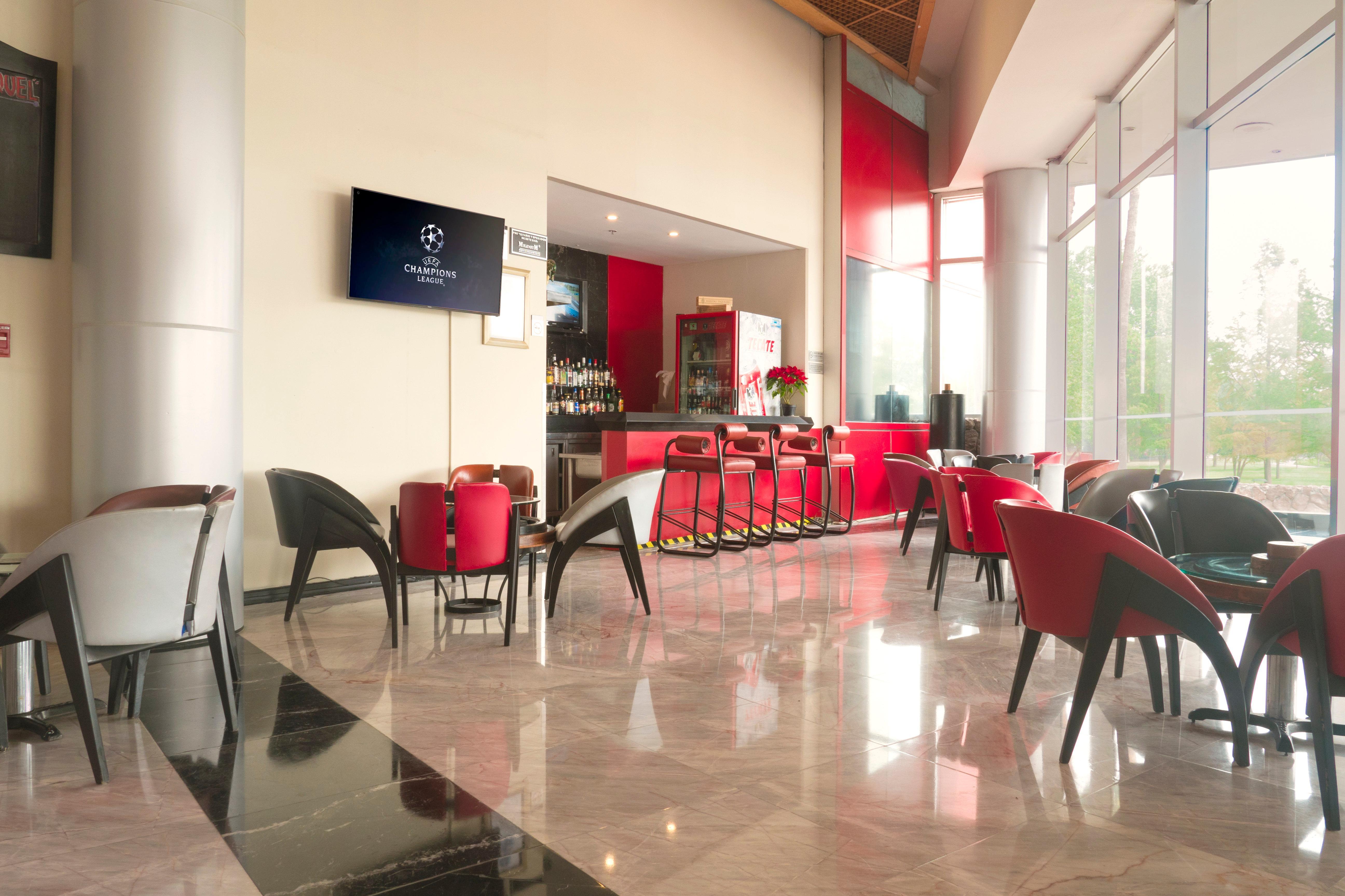 فندق هوليداي إن مونتيري-بارك فونديدورا المظهر الخارجي الصورة The lounge at the airport