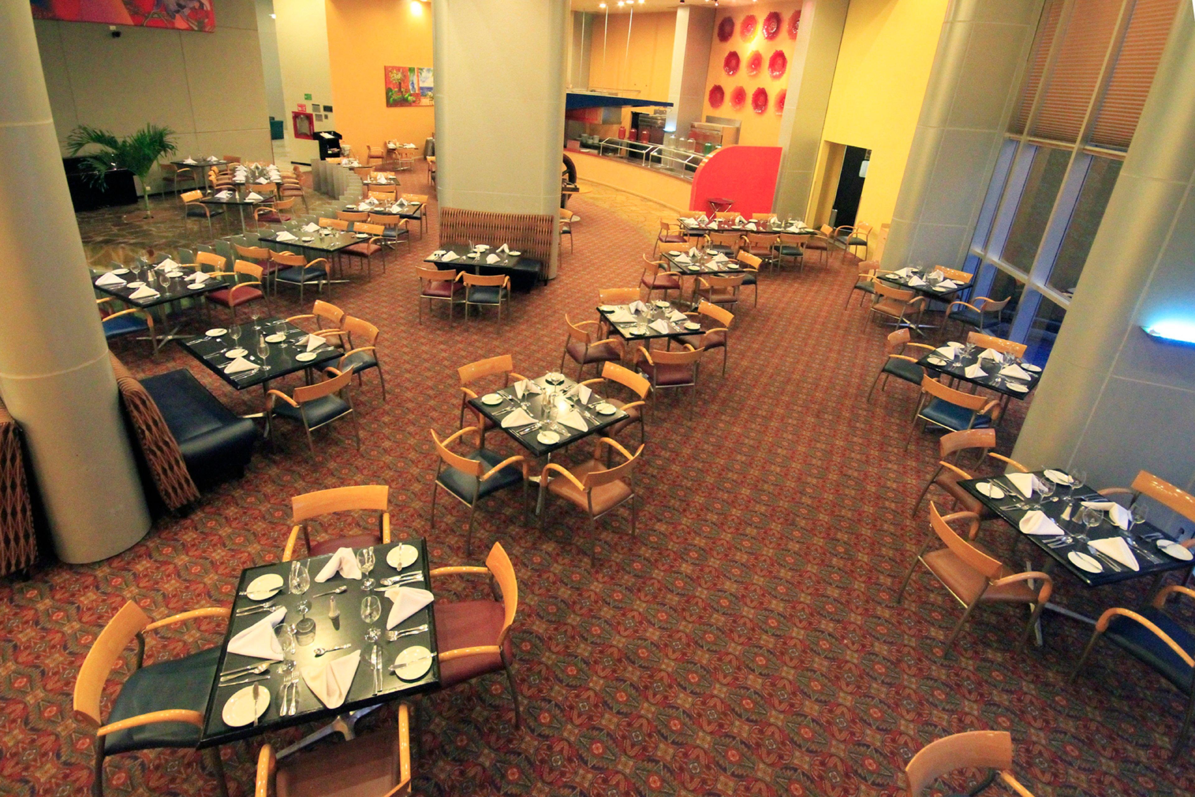 فندق هوليداي إن مونتيري-بارك فونديدورا المظهر الخارجي الصورة The restaurant