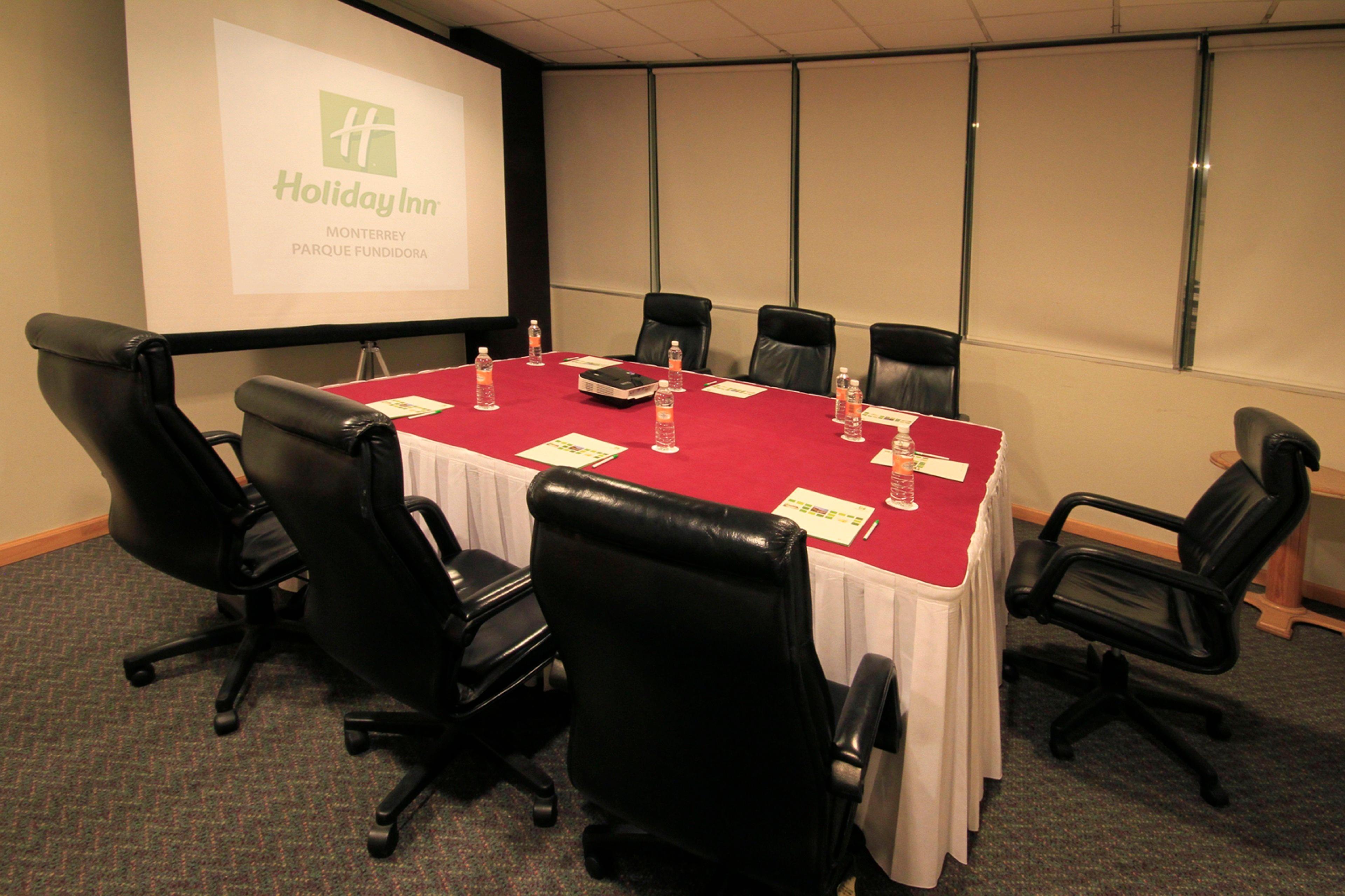 فندق هوليداي إن مونتيري-بارك فونديدورا المظهر الخارجي الصورة A typical boardroom