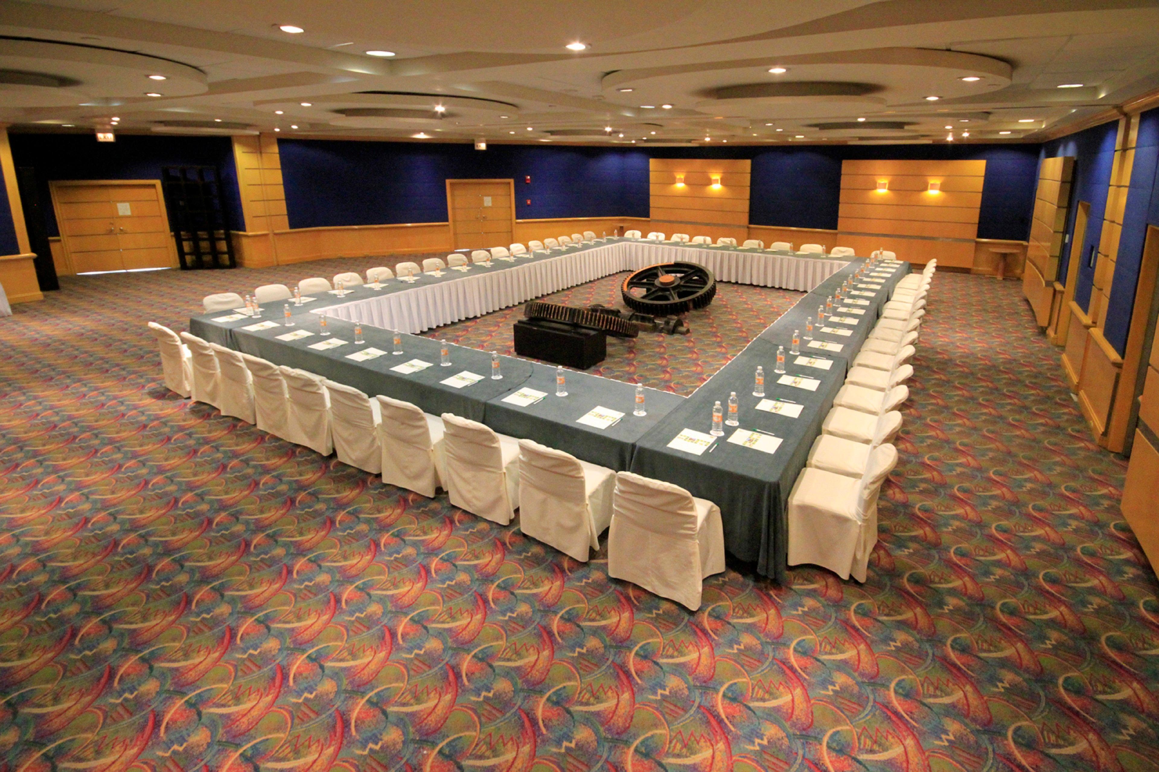 فندق هوليداي إن مونتيري-بارك فونديدورا المظهر الخارجي الصورة U-shaped table layout