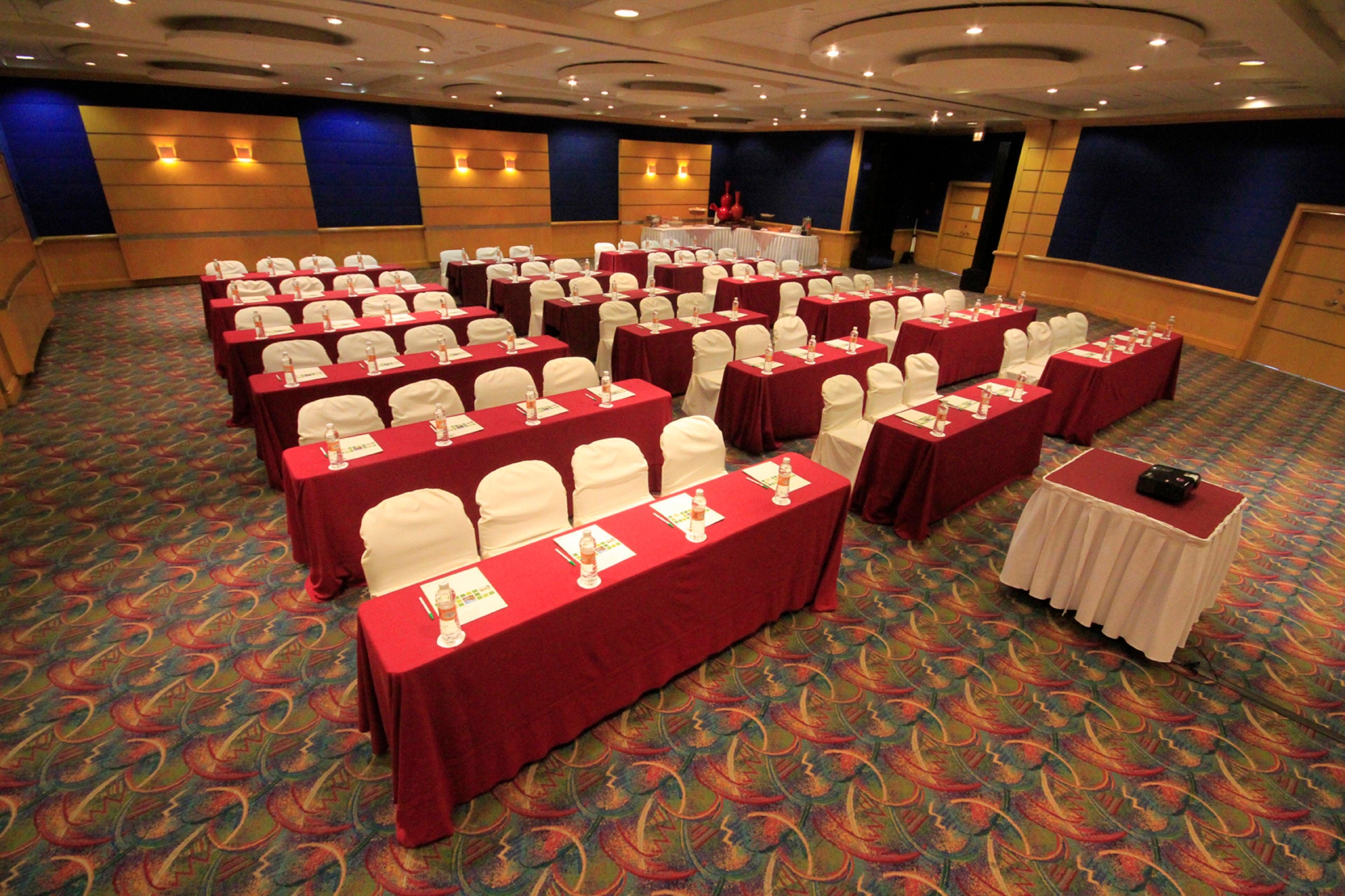 فندق هوليداي إن مونتيري-بارك فونديدورا المظهر الخارجي الصورة A meeting room at a hotel