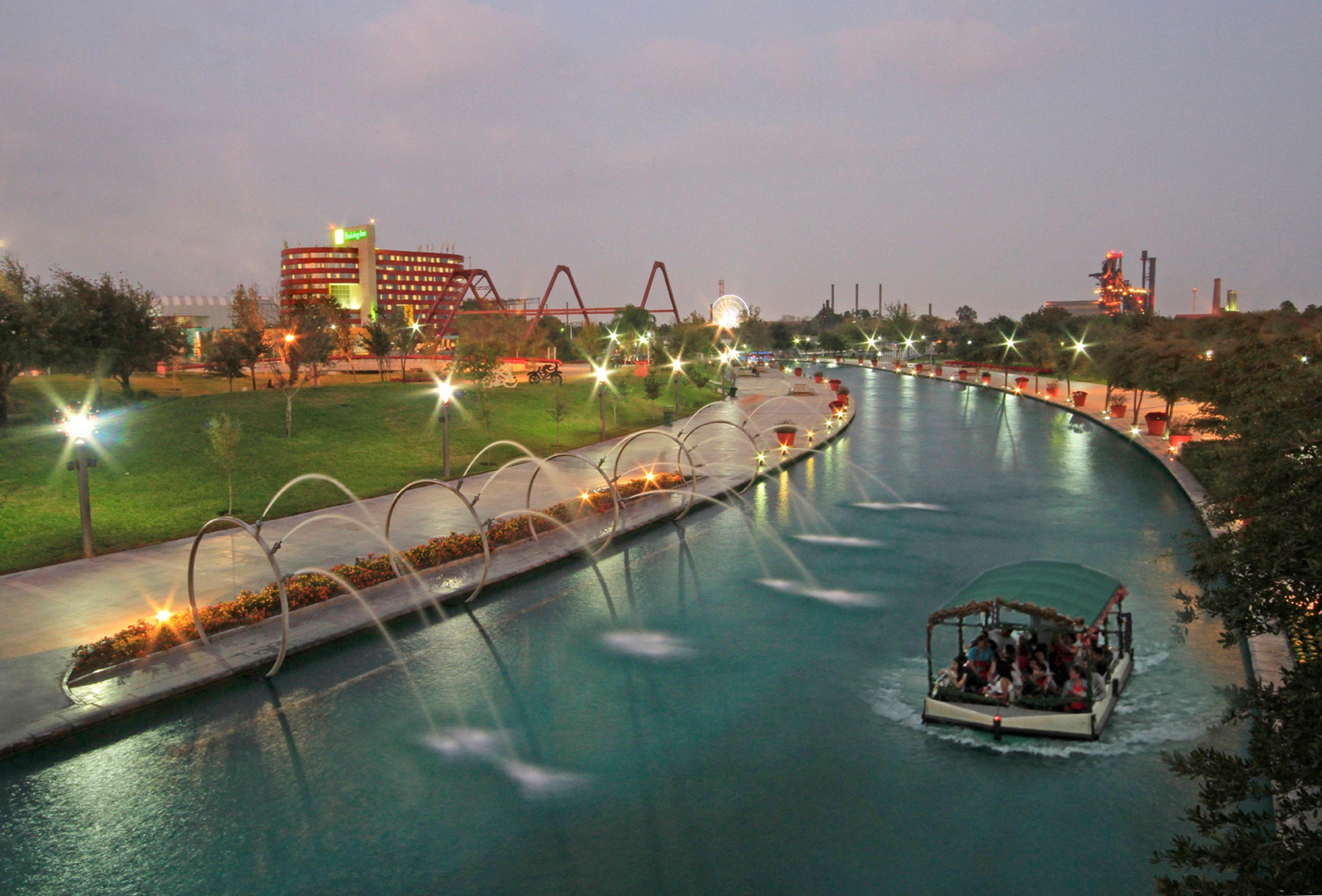 فندق هوليداي إن مونتيري-بارك فونديدورا المظهر الخارجي الصورة The San Antonio River Walk