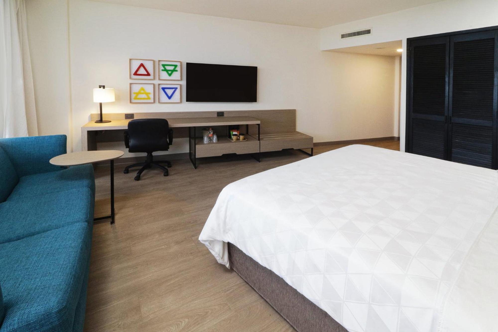 فندق هوليداي إن مونتيري-بارك فونديدورا المظهر الخارجي الصورة A room at the Hilton Garden Inn