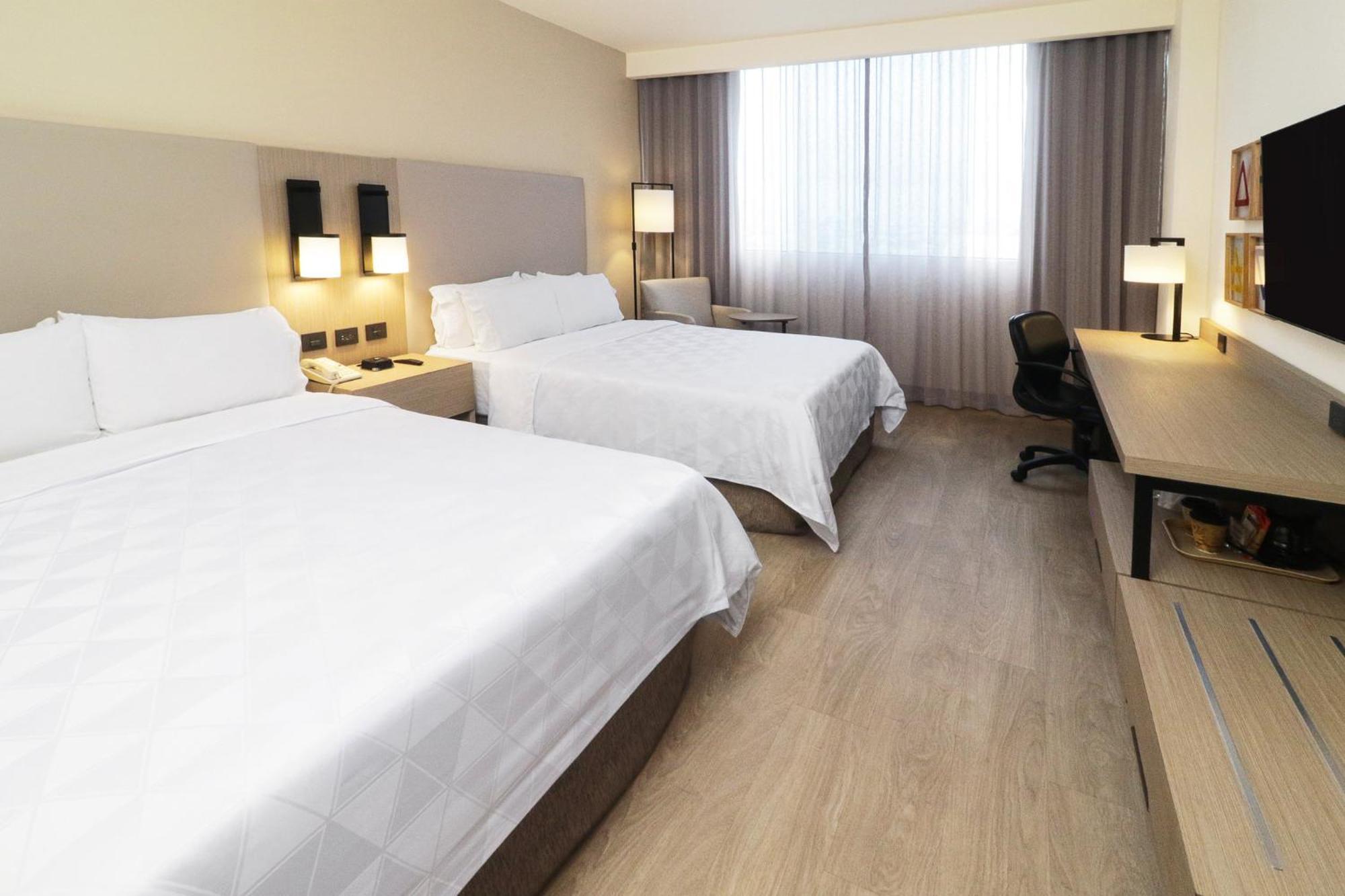 فندق هوليداي إن مونتيري-بارك فونديدورا المظهر الخارجي الصورة A room at the hotel